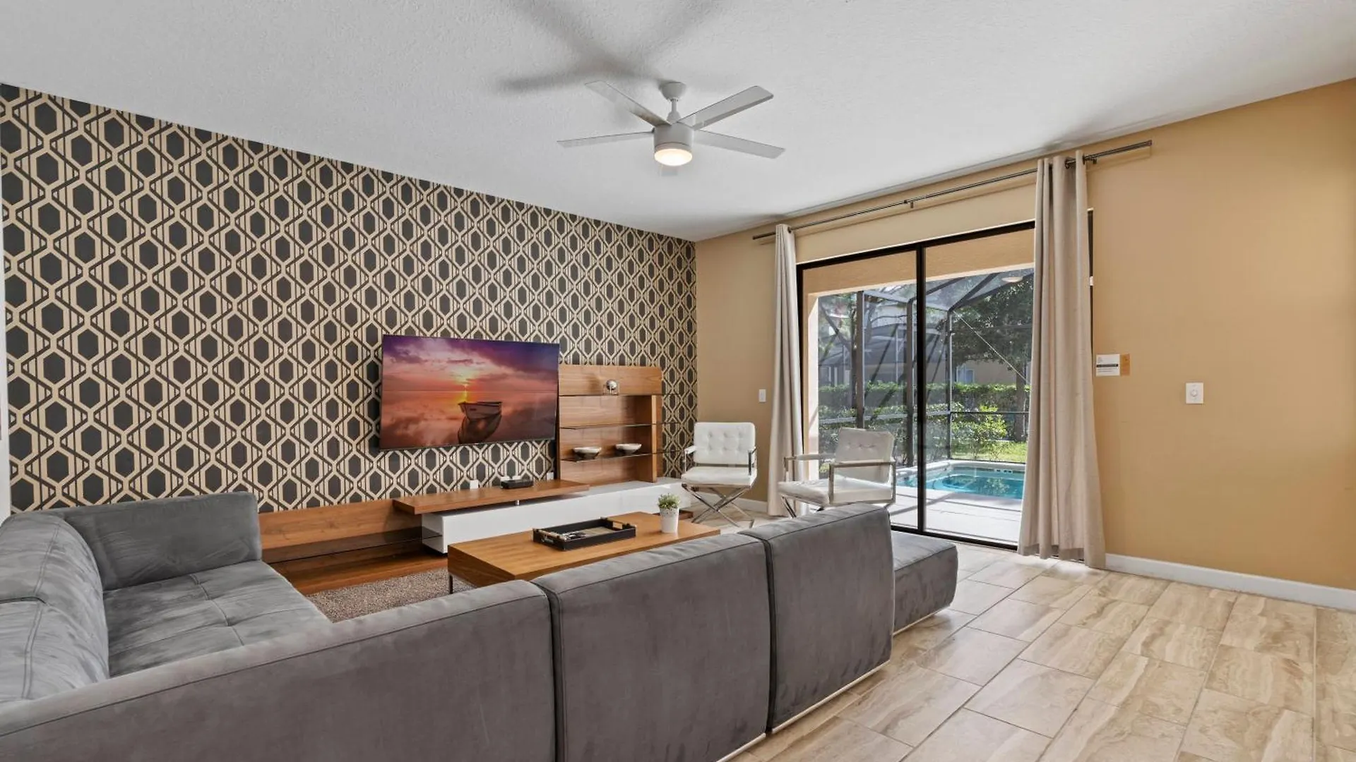Amazing House 6 Bedrooms5 Bathpoolmovie Theater Davenport